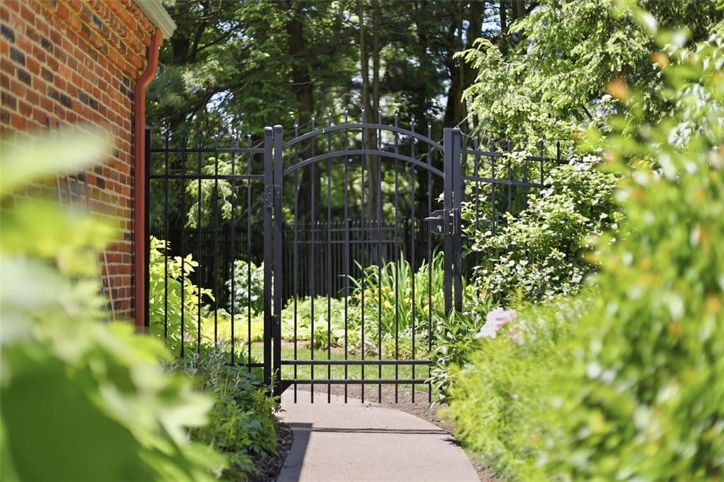 600 Foxhurst Road Pittsburgh, PA 15238 - Photo 39 of 48 Charming Gate and fenced in level back yard