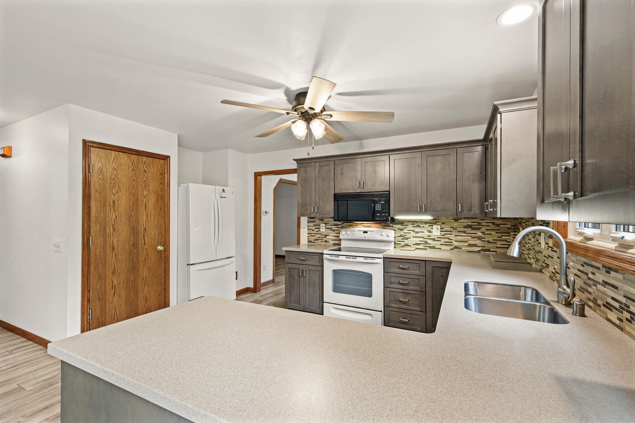 3702 Spring Hill Court Middleton, WI 53562 - Photo 12 of 51