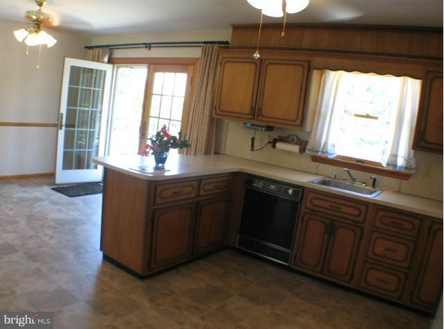 816 Hook Road Westminster, MD 21157 - Photo 5 of 30 Kitchen