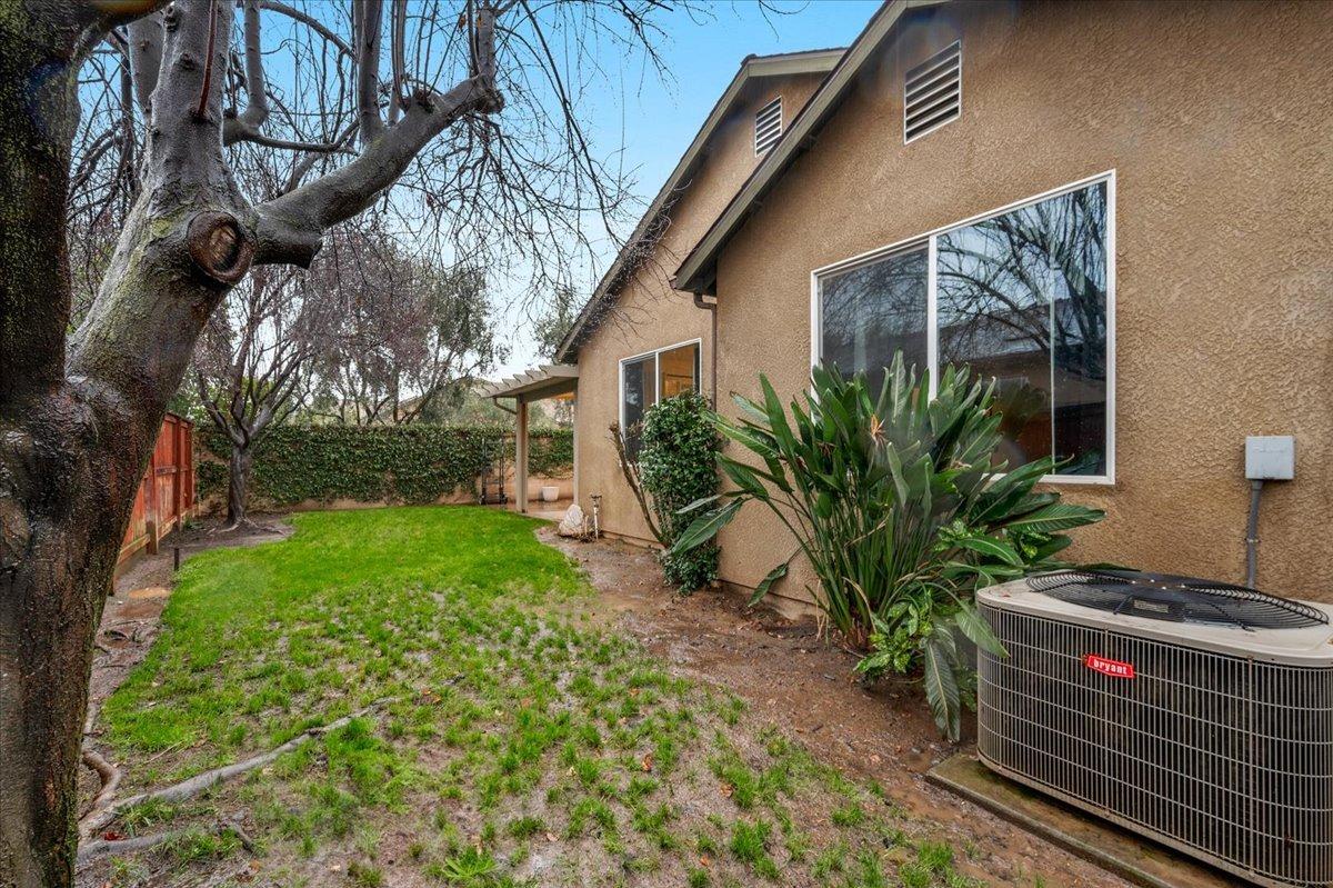3755 Richmond Avenue Clovis, CA 93619 - Photo 29 of 30 a front view of a house with garden