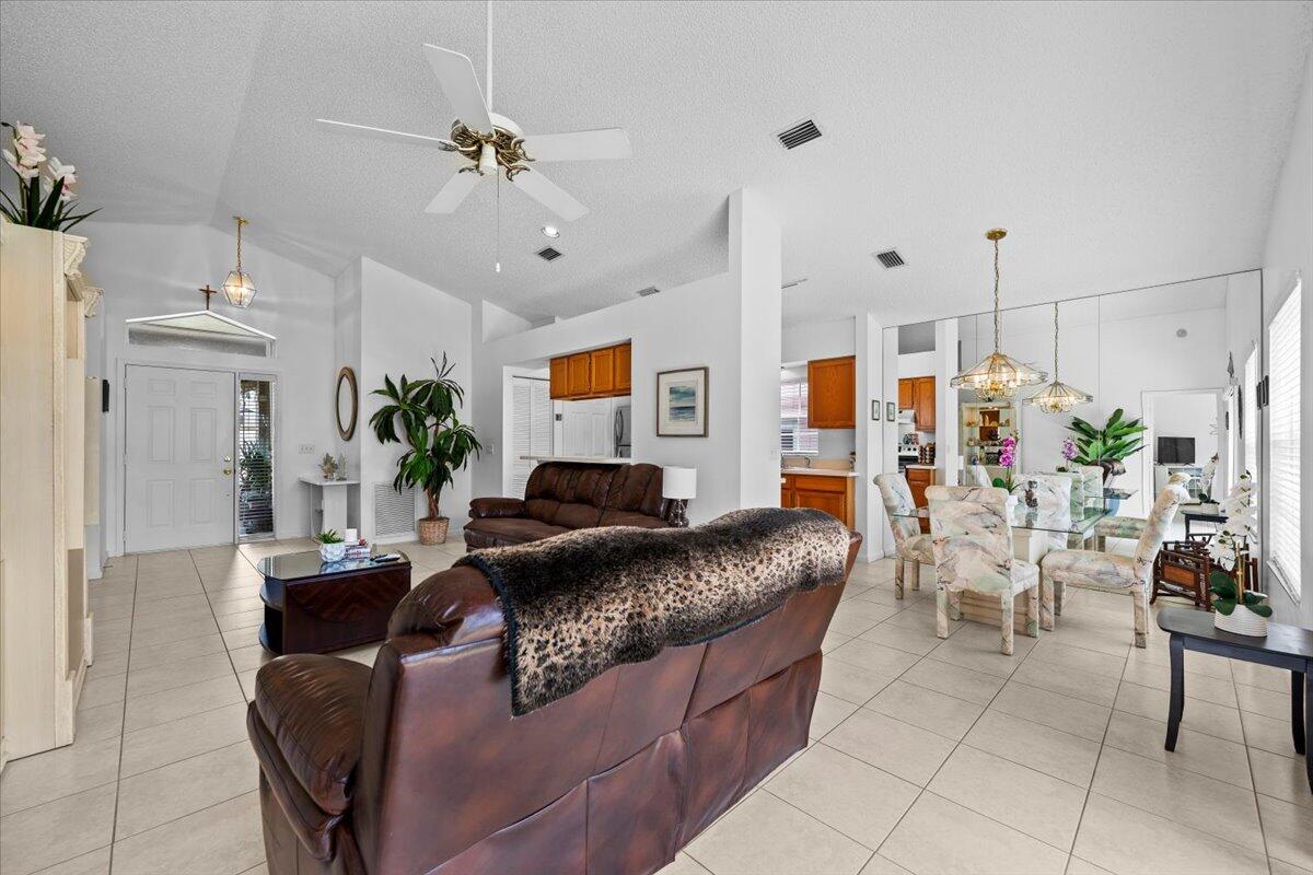 6397 Garrett Street Jupiter, FL 33458 - Photo 8 of 36 09-LUX_0900