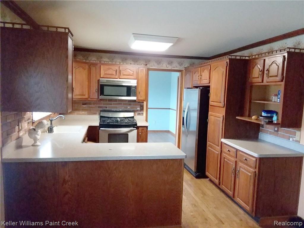 3919 Orchardview Avenue Rochester Hills, MI 48307 - Photo 3 of 18
