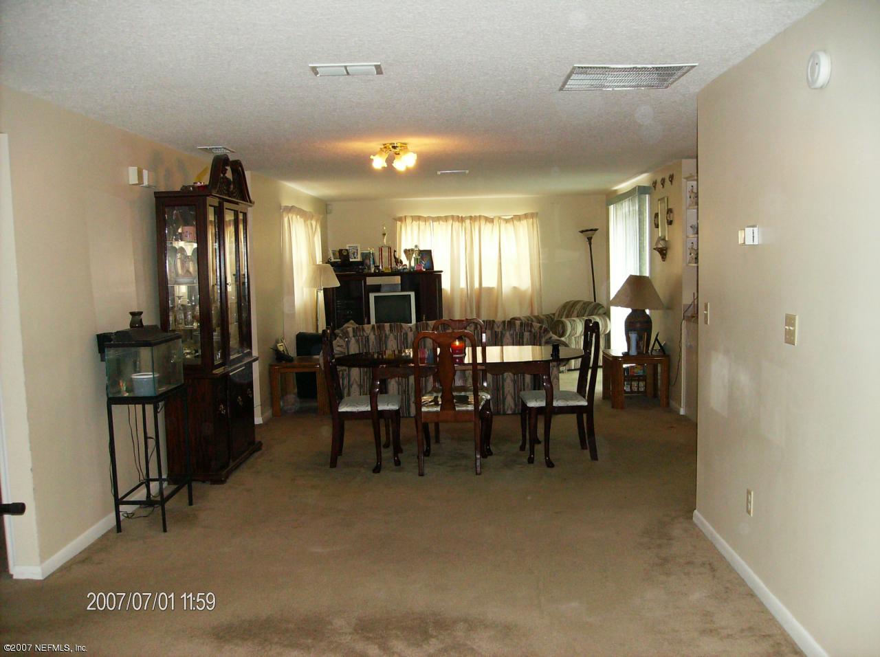 4411 Bedivere Road Jacksonville, FL 32208 - Photo 4 of 12 Living room// Dinning Room