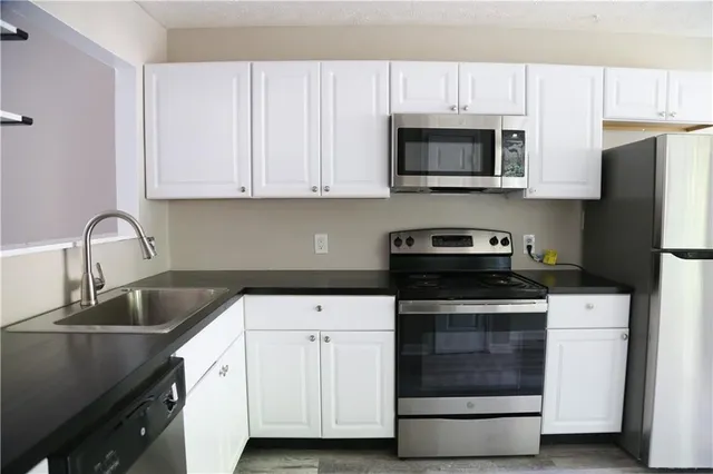 $2,000 | 5141 Farm Pl Drive Northeast, Woodstock, GA 30188