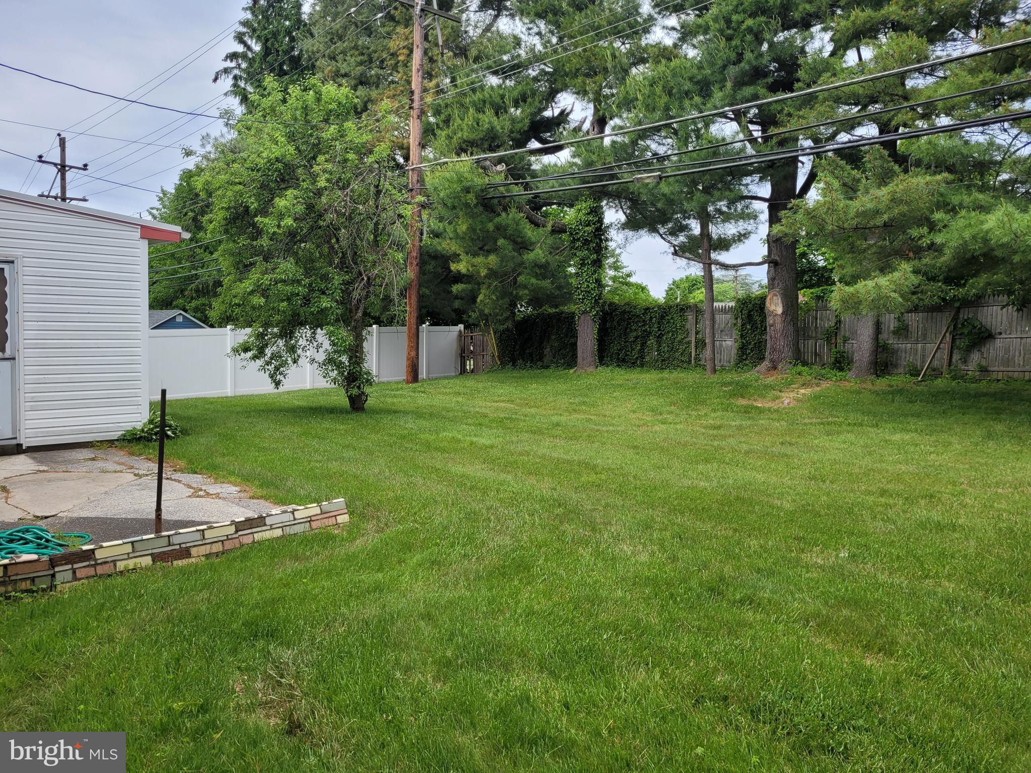 35 Upland Road Levittown, PA 19056 - Photo 2 of 14 Back yard