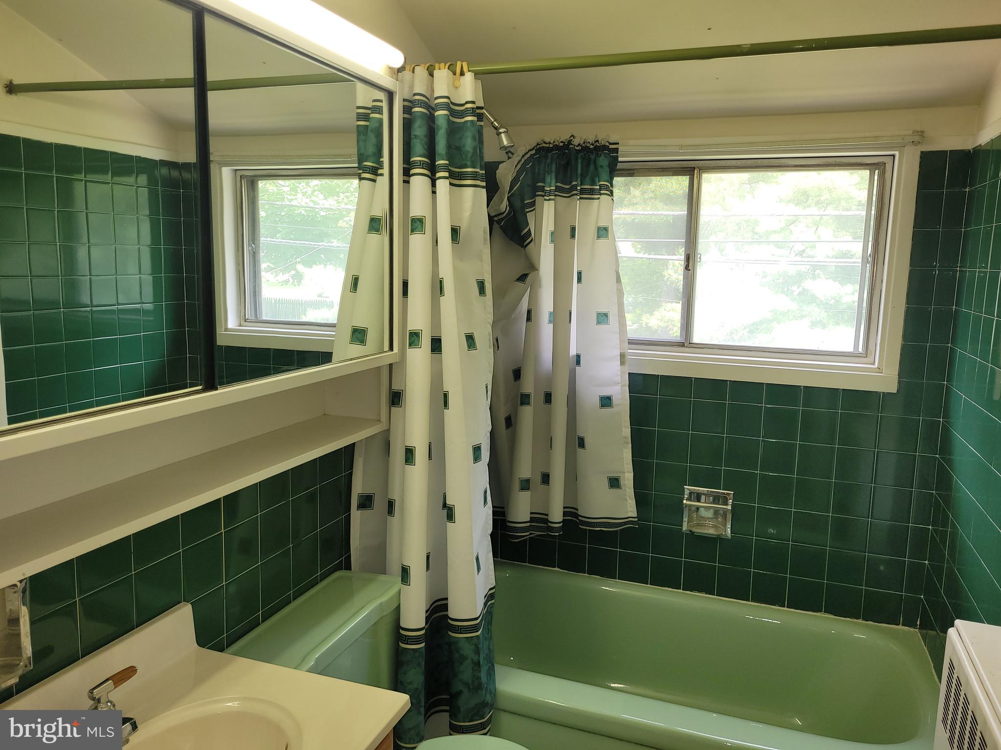 35 Upland Road Levittown, PA 19056 - Photo 9 of 14 2nd bathroom