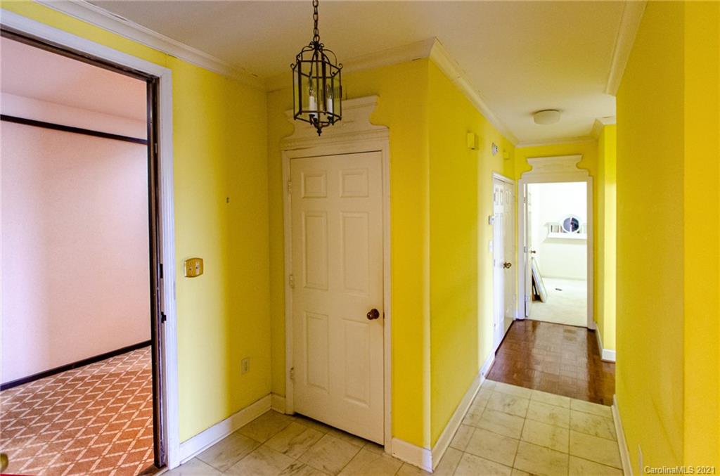 832 Cherokee Road, Unit J3U/F17 Charlotte, NC 28207 - Photo 3 of 31 Gallery Image 3