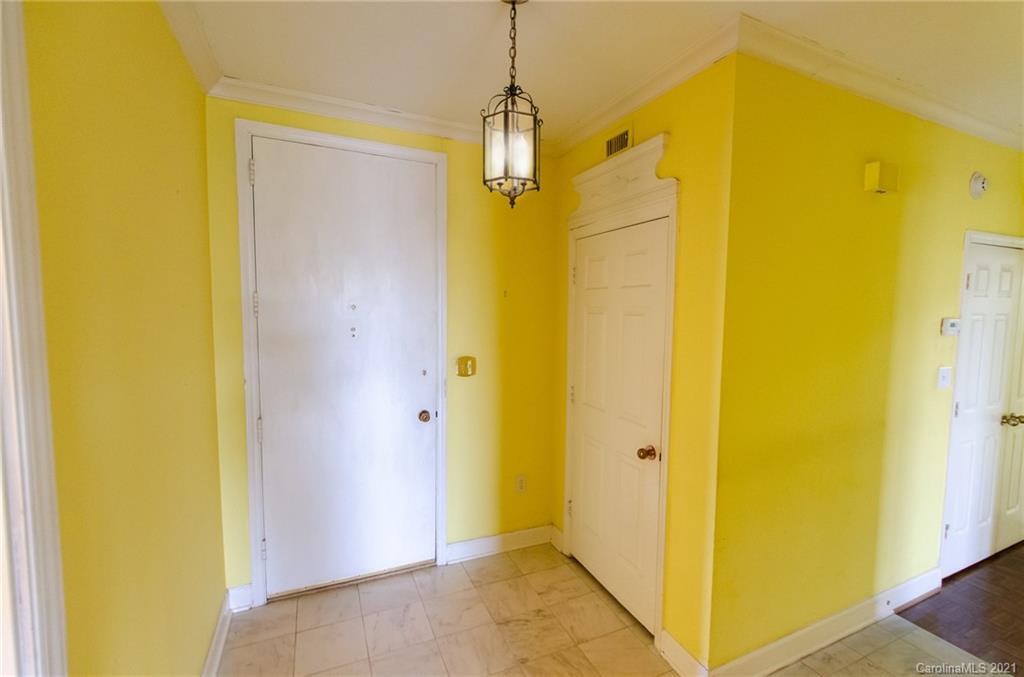 832 Cherokee Road, Unit J3U/F17 Charlotte, NC 28207 - Photo 5 of 31 Gallery Image 5
