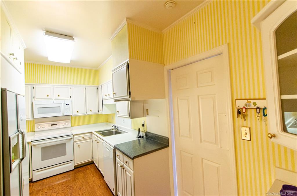 832 Cherokee Road, Unit J3U/F17 Charlotte, NC 28207 - Photo 7 of 31 Gallery Image 7