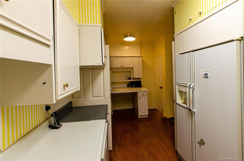 832 Cherokee Road, Unit J3U/F17 Charlotte, NC 28207 - Photo 8 of 31 Gallery Image 8