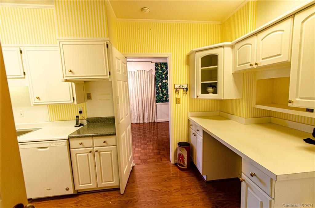832 Cherokee Road, Unit J3U/F17 Charlotte, NC 28207 - Photo 9 of 31 Gallery Image 9