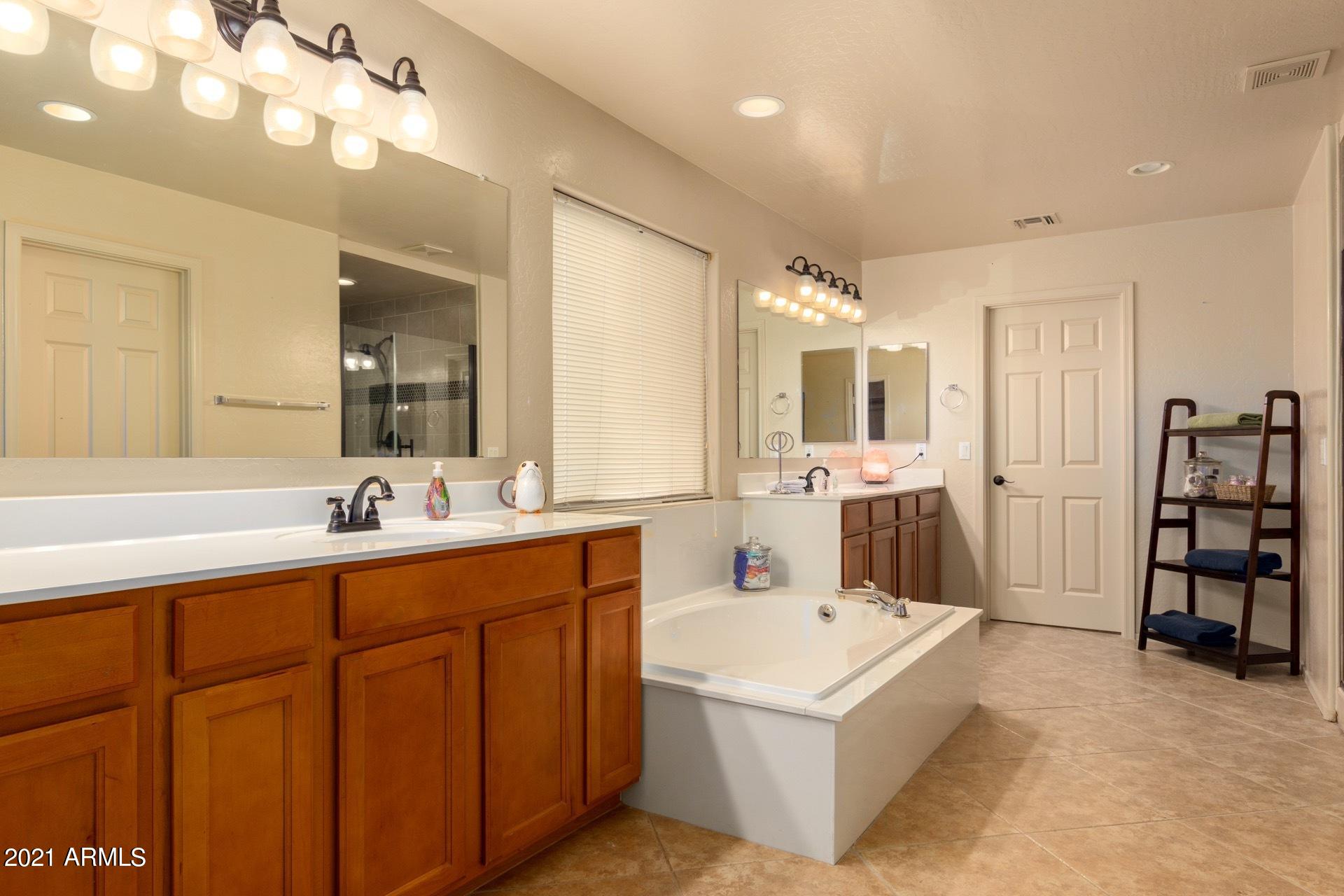 13551 West Redfield Road Surprise, AZ 85379 - Photo 32 of 52 Master Bathroom