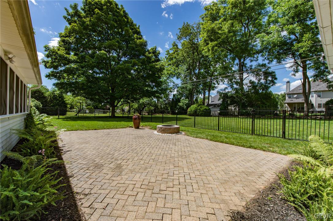 390 Wedgewood Road Bethlehem, PA 18017 - Photo 12 of 48 Brick Patio