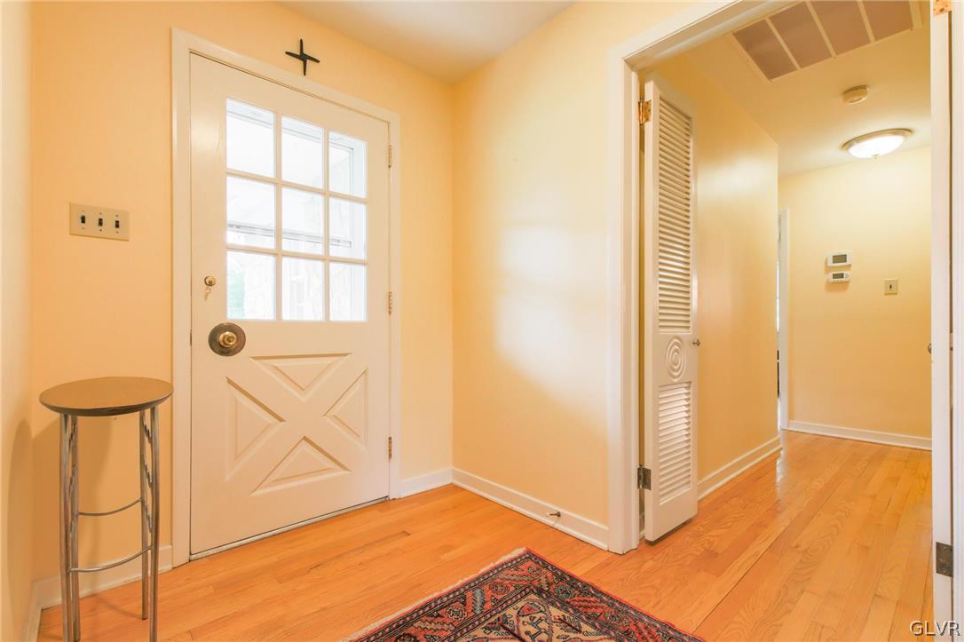 390 Wedgewood Road Bethlehem, PA 18017 - Photo 16 of 48 Foyer