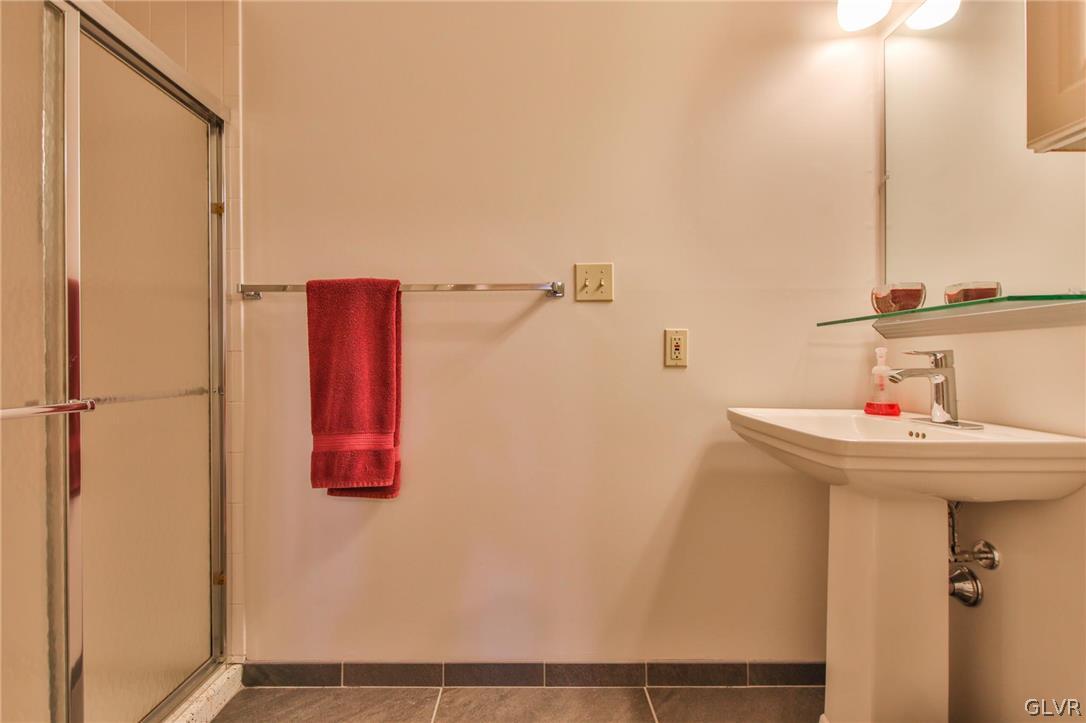 390 Wedgewood Road Bethlehem, PA 18017 - Photo 43 of 48 3rd Full Bathroom