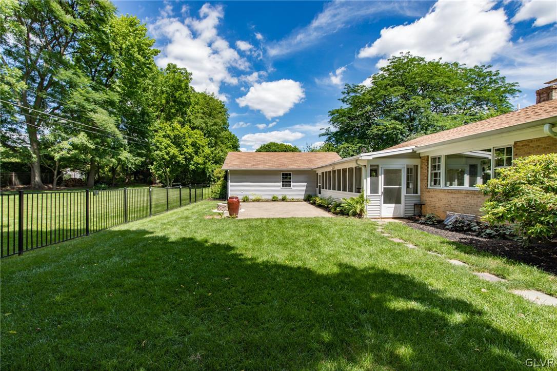 390 Wedgewood Road Bethlehem, PA 18017 - Photo 10 of 48 Partially Fenced