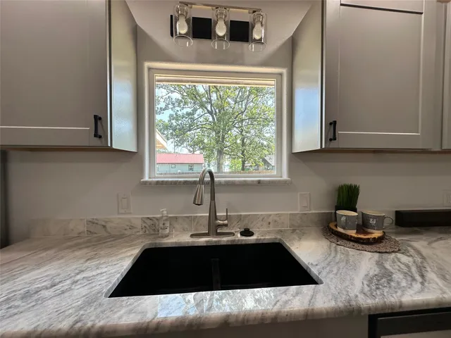 $379,000 | 195 Lakeside Drive, Zavalla, TX 75980