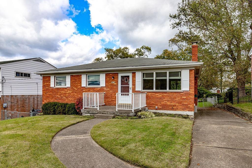 5678 Lawrence Road Cincinnati, OH 45248 - Photo 3 of 36