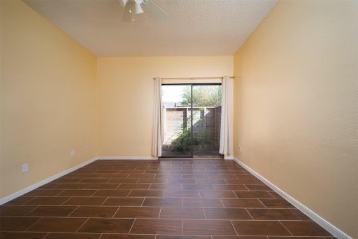 8293 Sands Point Drive, Unit 185 Houston, TX 77036 - Photo 11 of 20 a view of an empty room and window