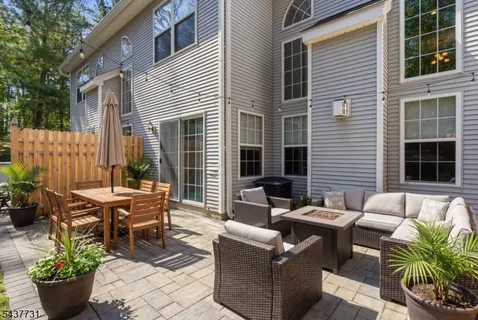 $489,000 | 42 Pond Hollow Drive, Oak Ridge, NJ 07438