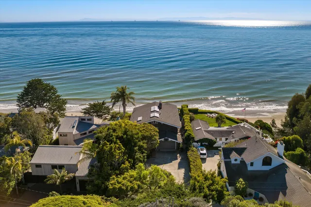 a view of a interior of the house