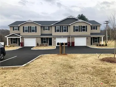 $1,900 | 2229 North Greenwood Drive, Unit 2, Johnson City, TN 37604