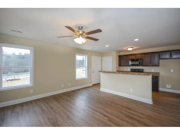 $1,900 | 2229 North Greenwood Drive, Unit 2, Johnson City, TN 37604