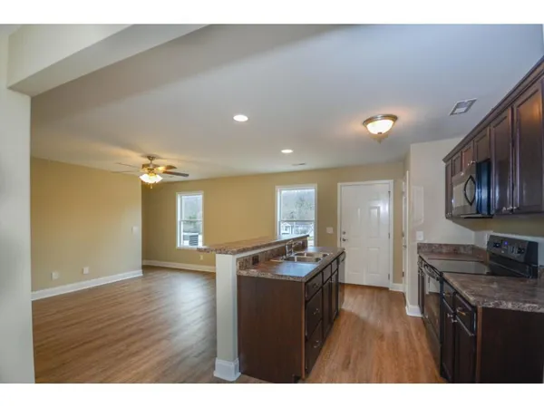 $1,900 | 2229 North Greenwood Drive, Unit 2, Johnson City, TN 37604