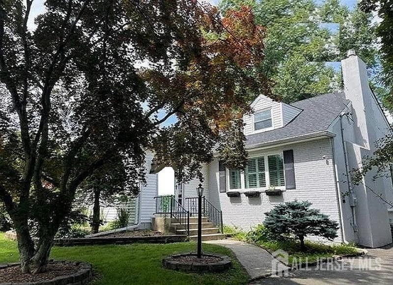 121 Washington Road Princeton, NJ 08540 - Photo 2 of 43 a front view of a house with a garden