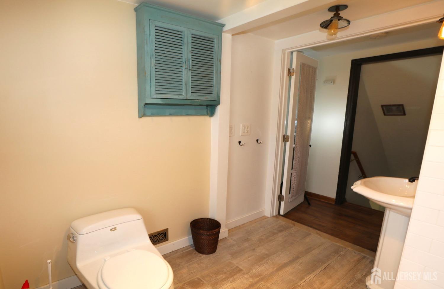 121 Washington Road Princeton, NJ 08540 - Photo 38 of 43 a bathroom with a toilet and a shower