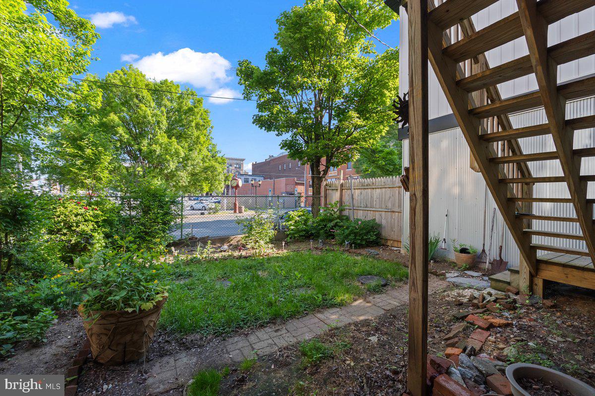 827 Chestnut Street Lebanon, PA 17042 - Photo 25 of 30 Backyard