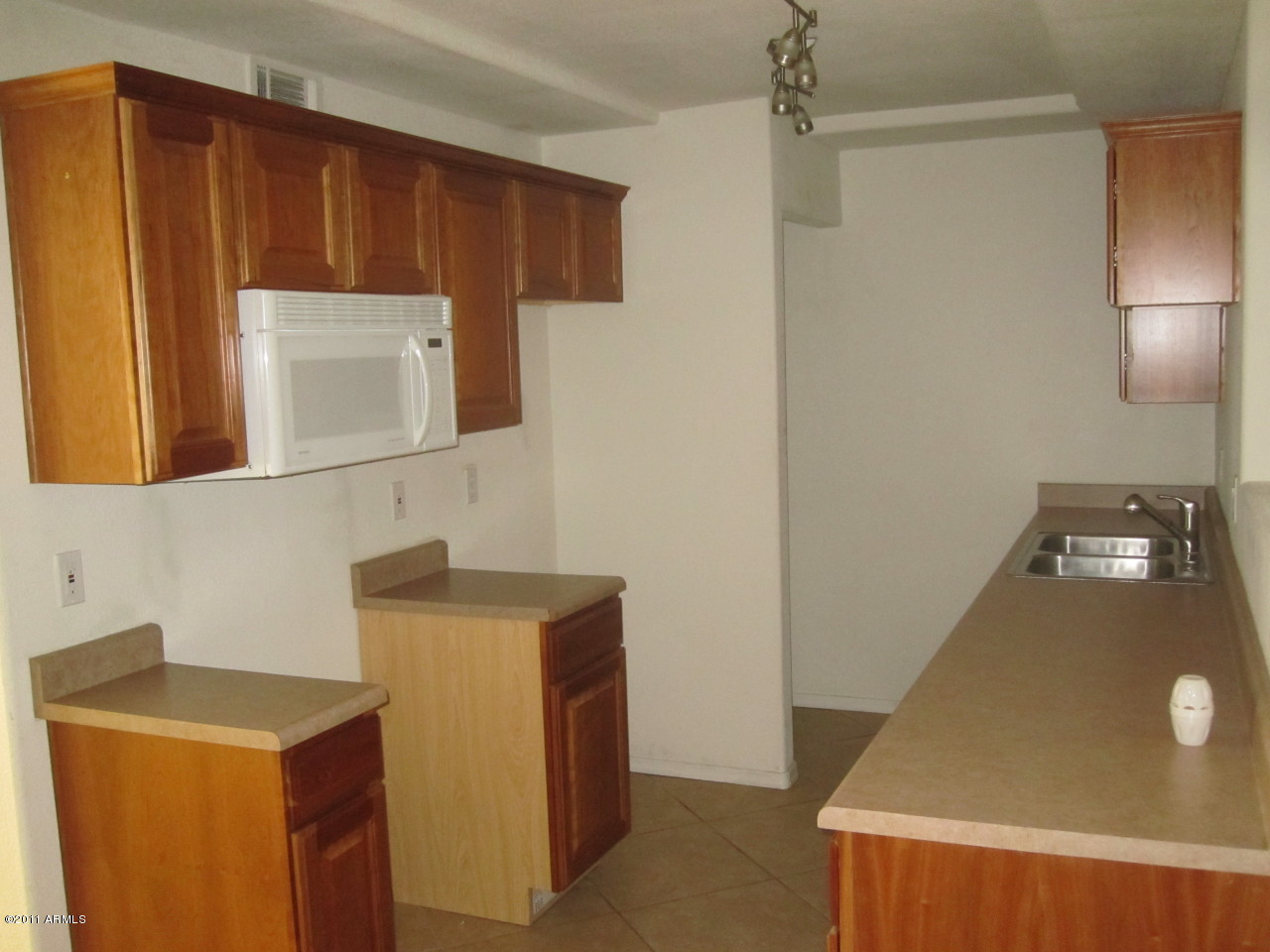 2121 West Royal Palm Road, Unit 1016 Phoenix, AZ 85021 - Photo 4 of 10 a room with storage and utility