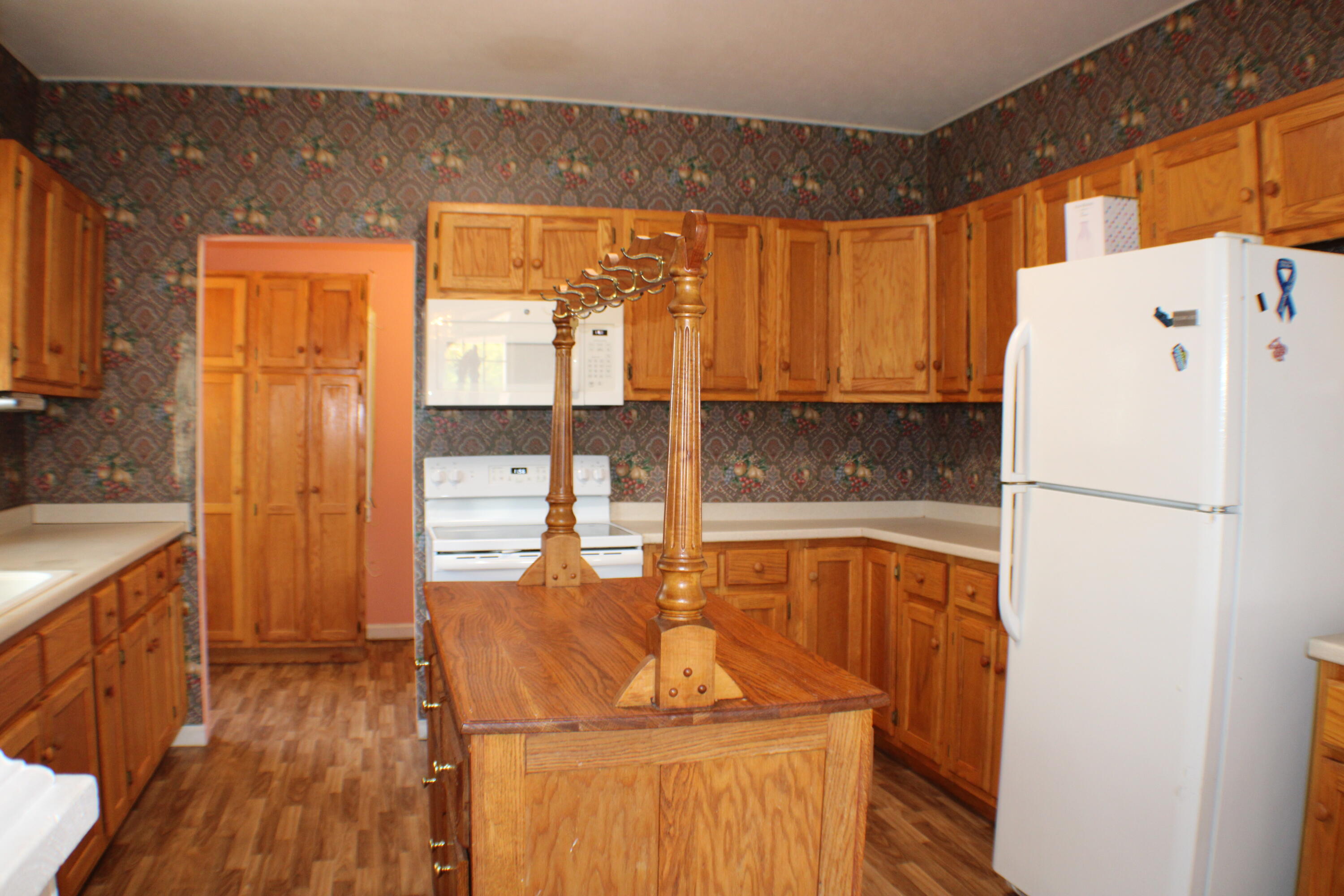 616 Balmoral Road Middlesboro, KY 40965 - Photo 7 of 24 IMG_0994