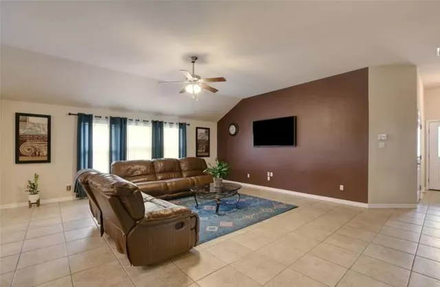 $2,350 | 372 Still Hollow Creek, Buda, TX 78610