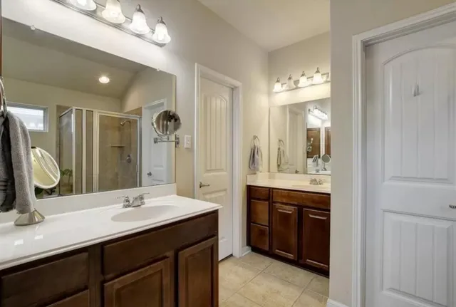 $2,350 | 372 Still Hollow Creek, Buda, TX 78610