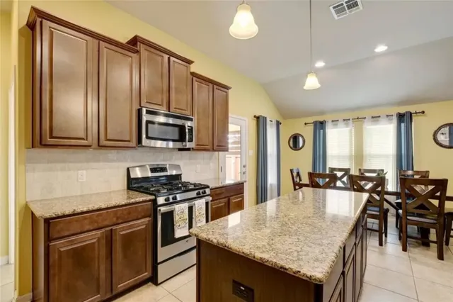 $2,350 | 372 Still Hollow Creek, Buda, TX 78610