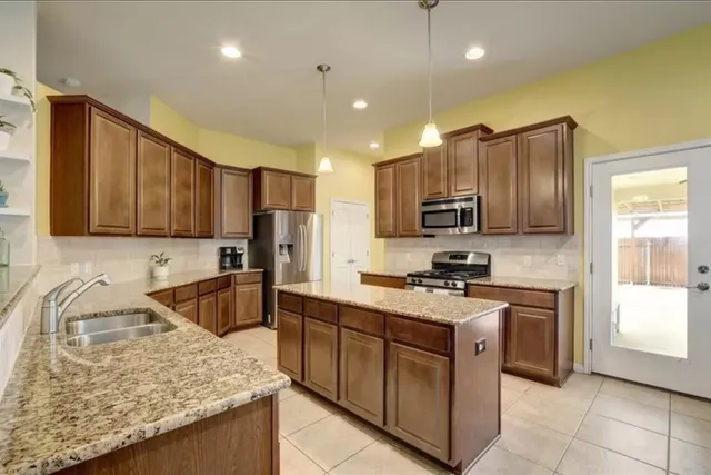 $2,350 | 372 Still Hollow Creek, Buda, TX 78610