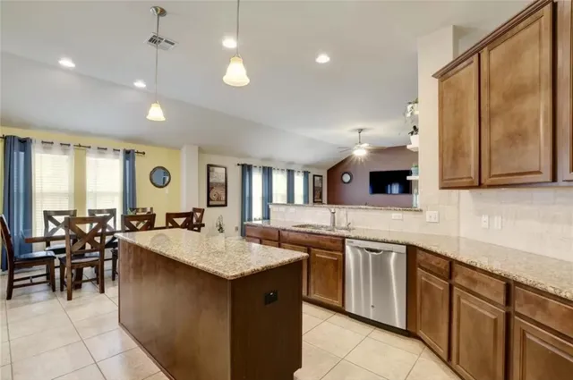 $2,350 | 372 Still Hollow Creek, Buda, TX 78610