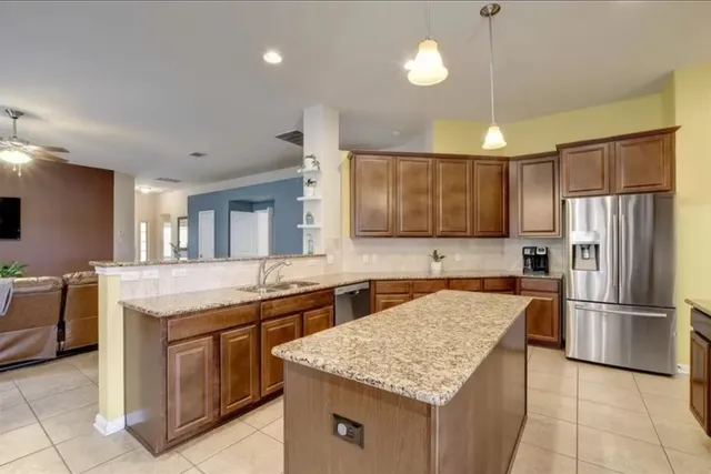 $2,350 | 372 Still Hollow Creek, Buda, TX 78610