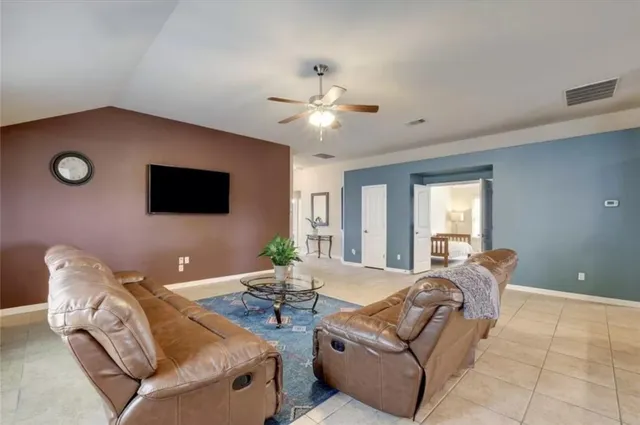 $2,350 | 372 Still Hollow Creek, Buda, TX 78610