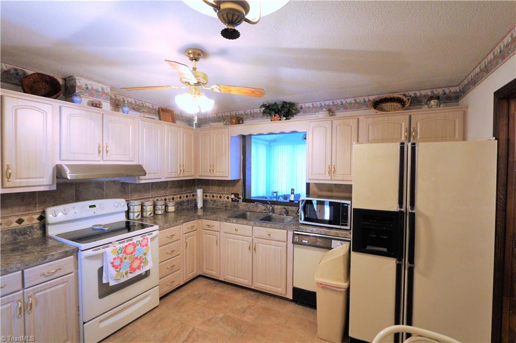 1544 Hartman Road Lexington, NC 27295 - Photo 4 of 19 Gallery Image 4
