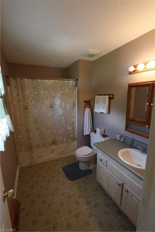 1544 Hartman Road Lexington, NC 27295 - Photo 8 of 19 Gallery Image 8