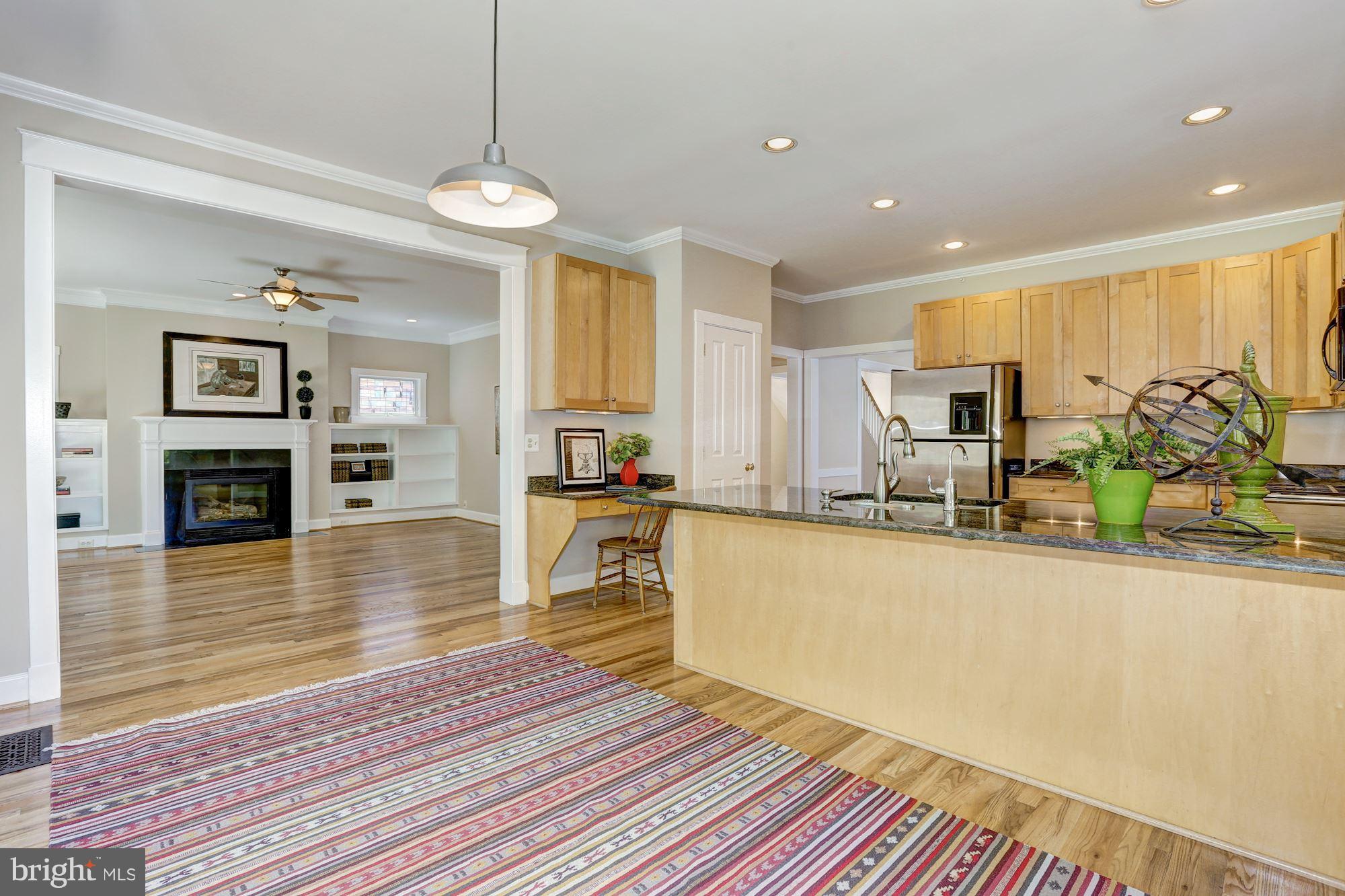 9805 Hollow Glen Place Silver Spring, MD 20910 - Photo 12 of 27 Main Level - Kitchen w/ Breakfast Area