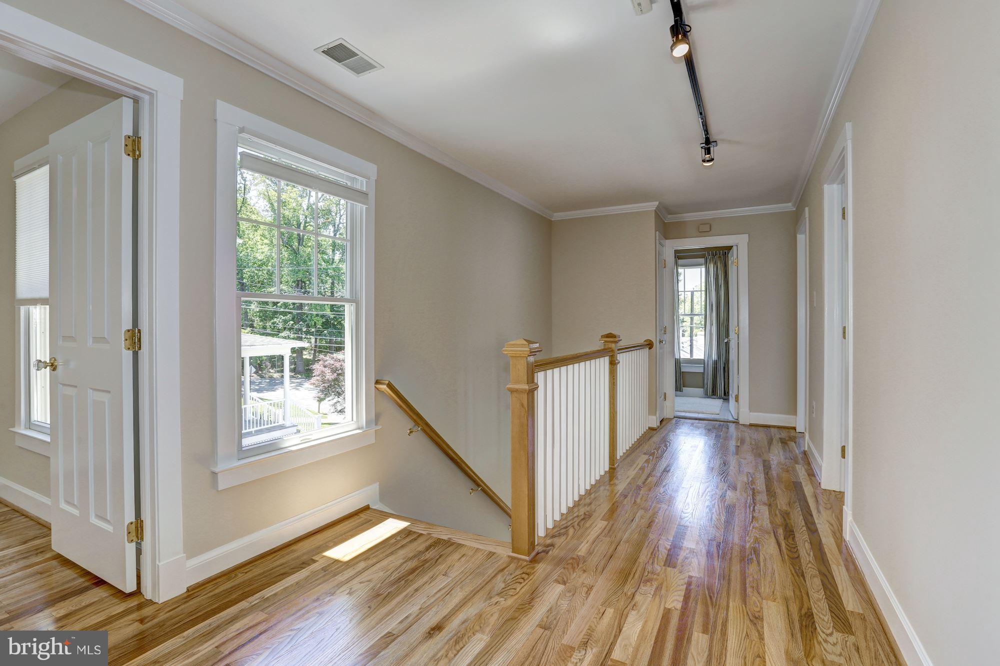 9805 Hollow Glen Place Silver Spring, MD 20910 - Photo 15 of 27 Upper Level - Hallway