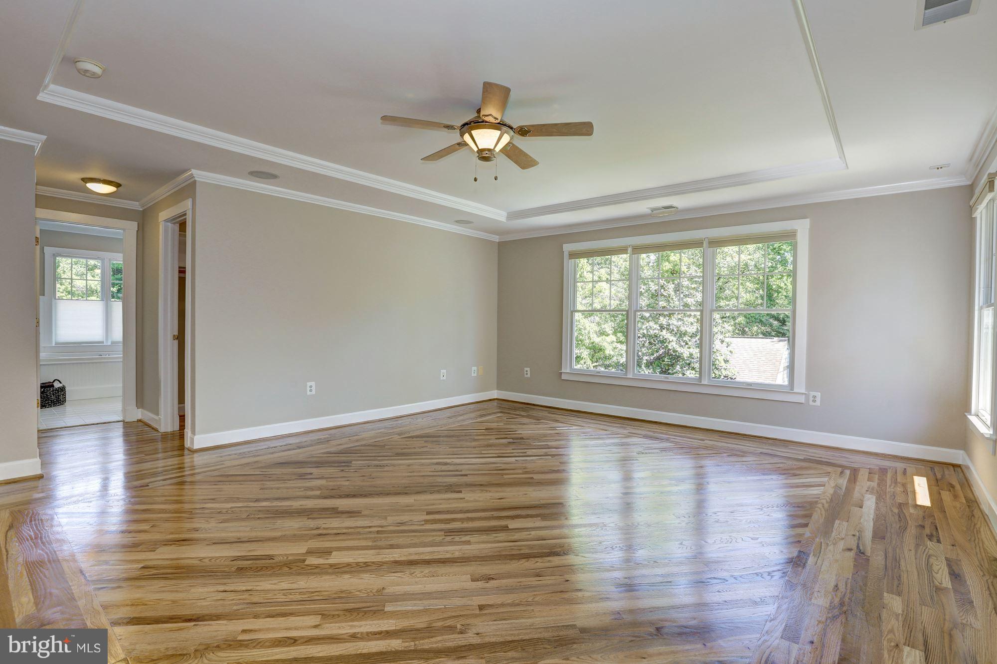 9805 Hollow Glen Place Silver Spring, MD 20910 - Photo 17 of 27 Upper Level - Master Bedroom