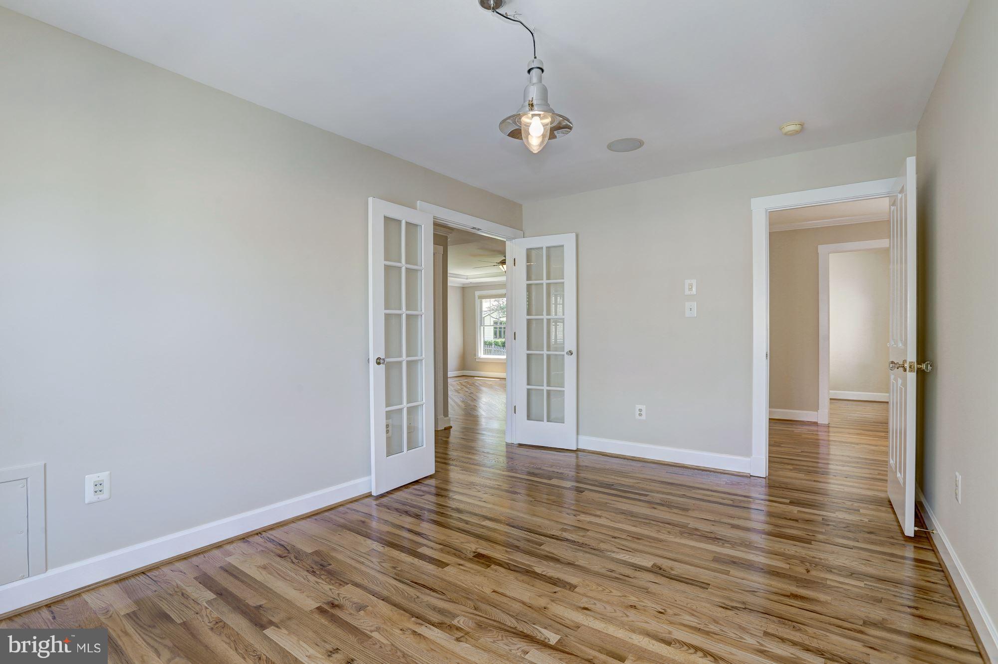 9805 Hollow Glen Place Silver Spring, MD 20910 - Photo 19 of 27 Upper Level - Master Bedroom Sitting Room/Office