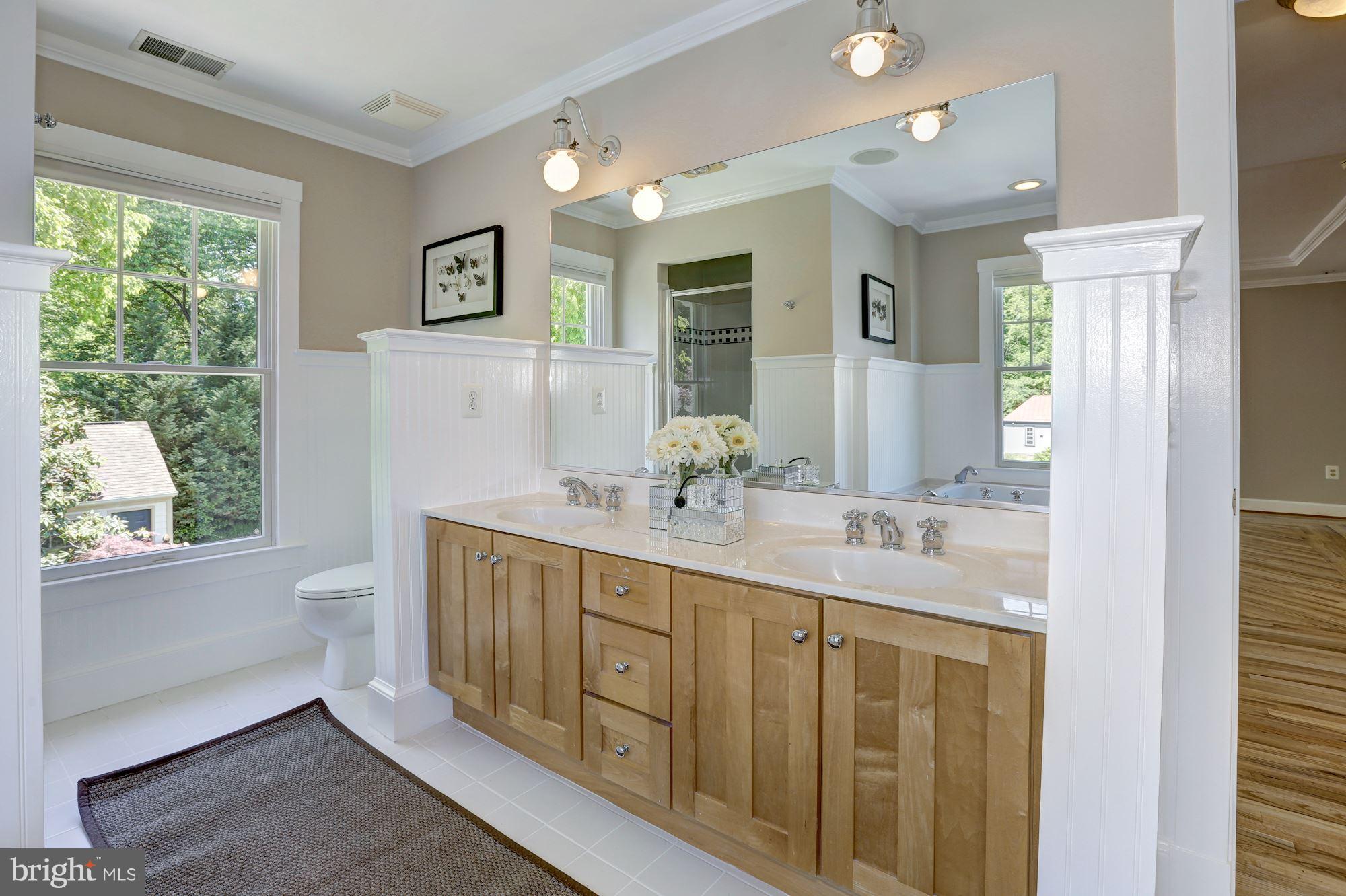 9805 Hollow Glen Place Silver Spring, MD 20910 - Photo 21 of 27 Upper Level - Master Bath