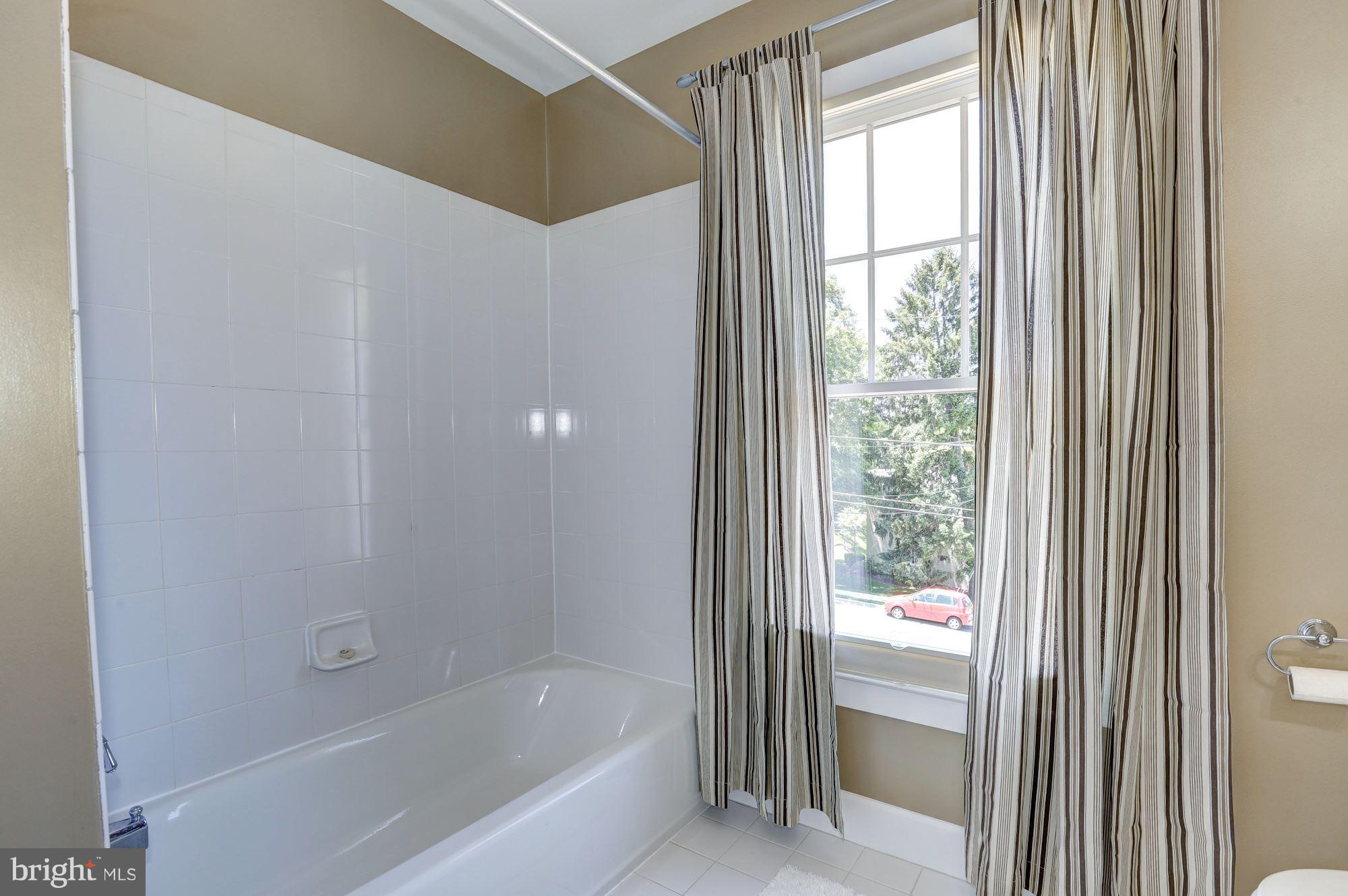 9805 Hollow Glen Place Silver Spring, MD 20910 - Photo 25 of 27 Upper Level - Full Bath #2
