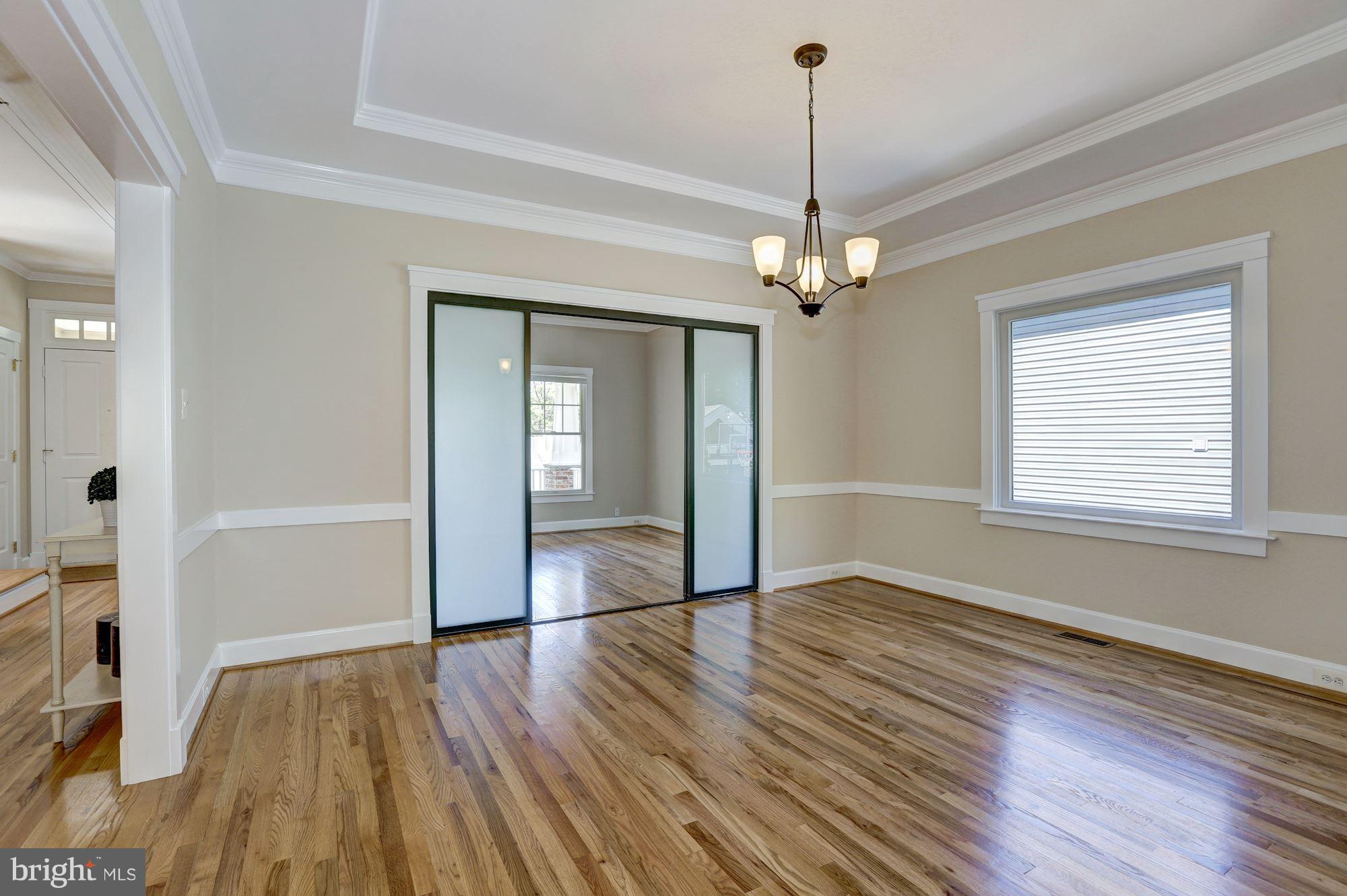 9805 Hollow Glen Place Silver Spring, MD 20910 - Photo 8 of 27 Main Level - Dining Room