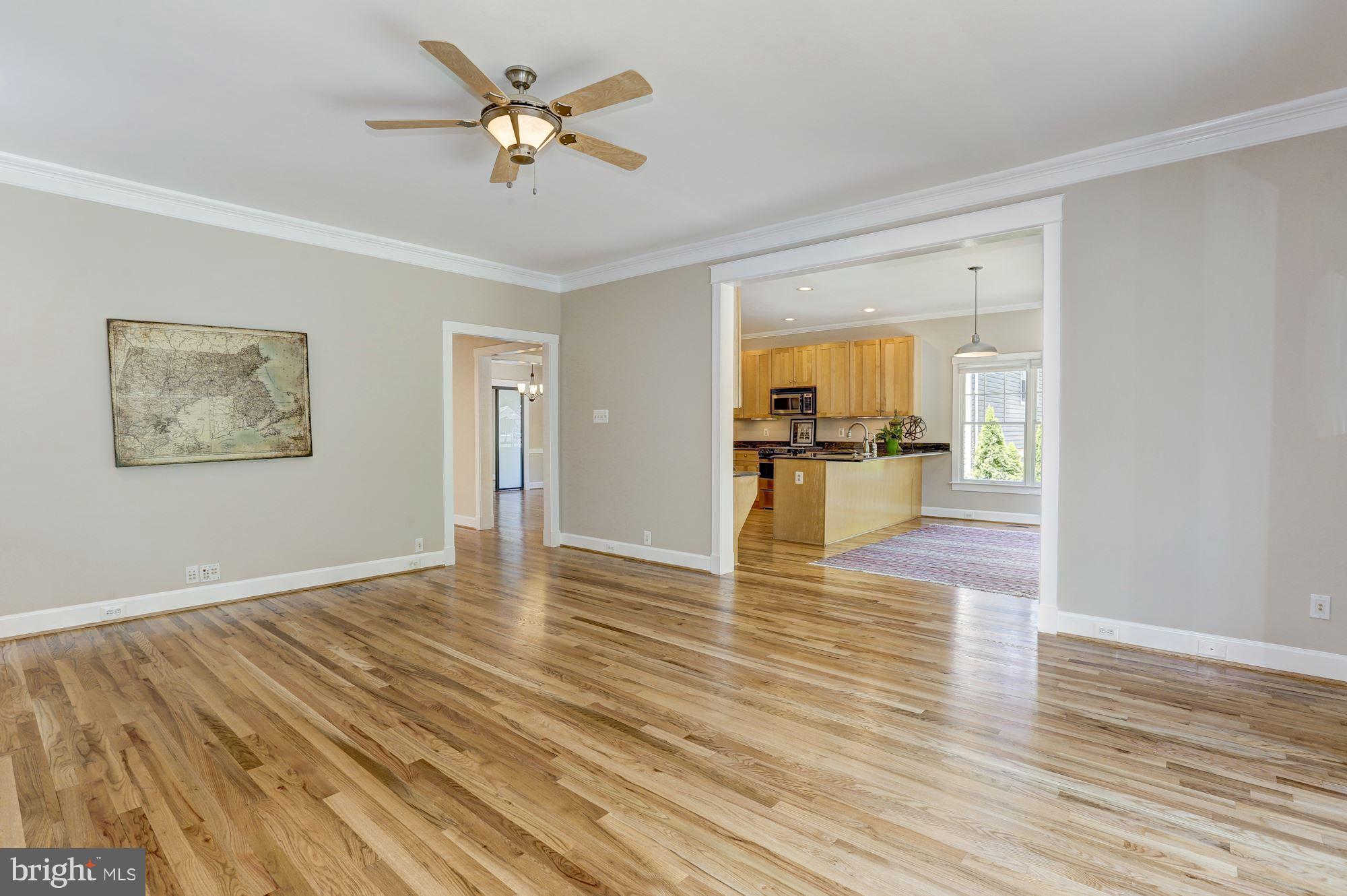 9805 Hollow Glen Place Silver Spring, MD 20910 - Photo 10 of 27 Main Level - Family Room